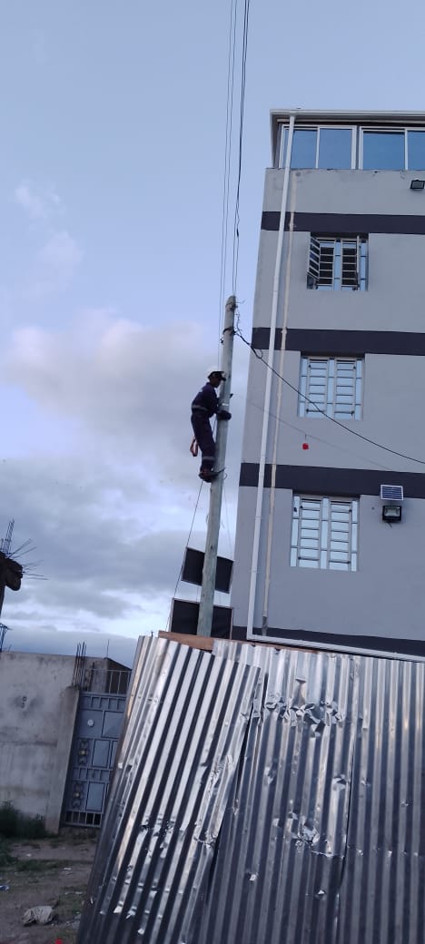 netcom_ke's tweet photo. Experience uninterrupted entertainment with our lightning-fast home Wi-Fi, designed for seamless streaming. Available Thika road, eastern bypass and kangundo road environs โ๏ธ 0723620602 https://t.co/EPBKg0NDwV #isp #MondayMotivation #HomeWiFi #HomeFiber https://t.co/3PfPIwjdIx