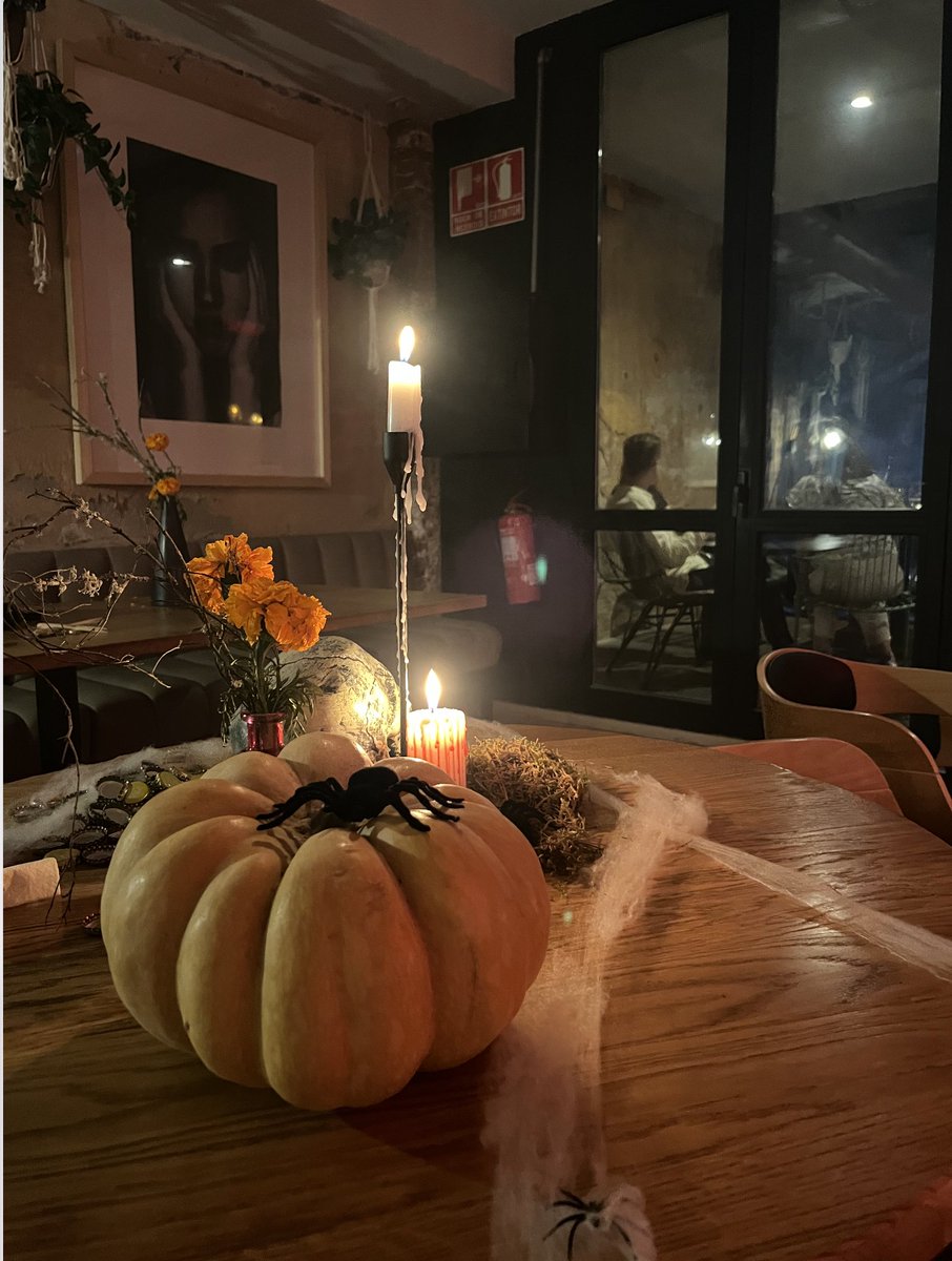 wearecollage's tweet photo. "Las sombras murmuran, la niebla responde..." Feliz Halloween! 🎃🪦
Nuestro último evento fue terroríficamente divertido!
#eventos #events #barcelonaevents #MICE https://t.co/M2ul3G0m6W