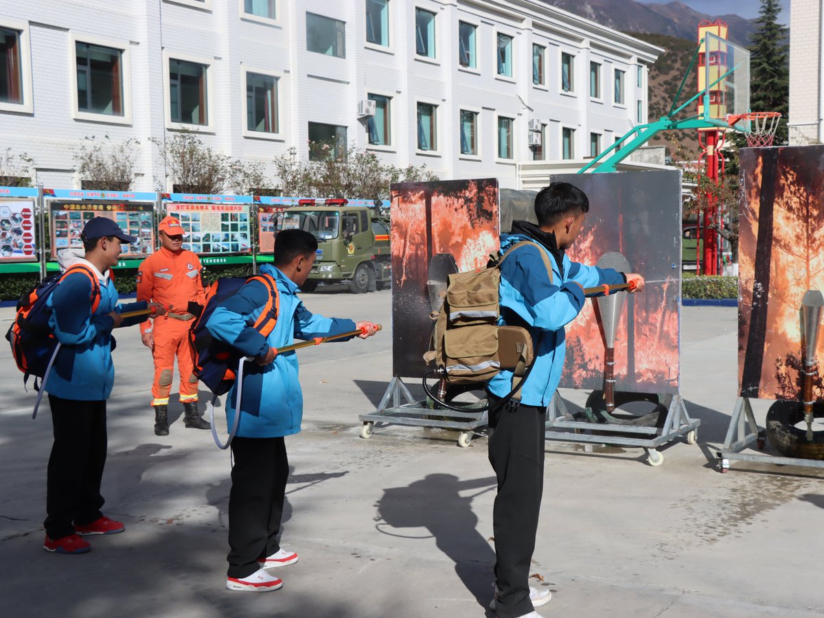 TibetNews11's tweet image. #cerimonia #pubblica per le #forze di #intervento di #Nyingchi
