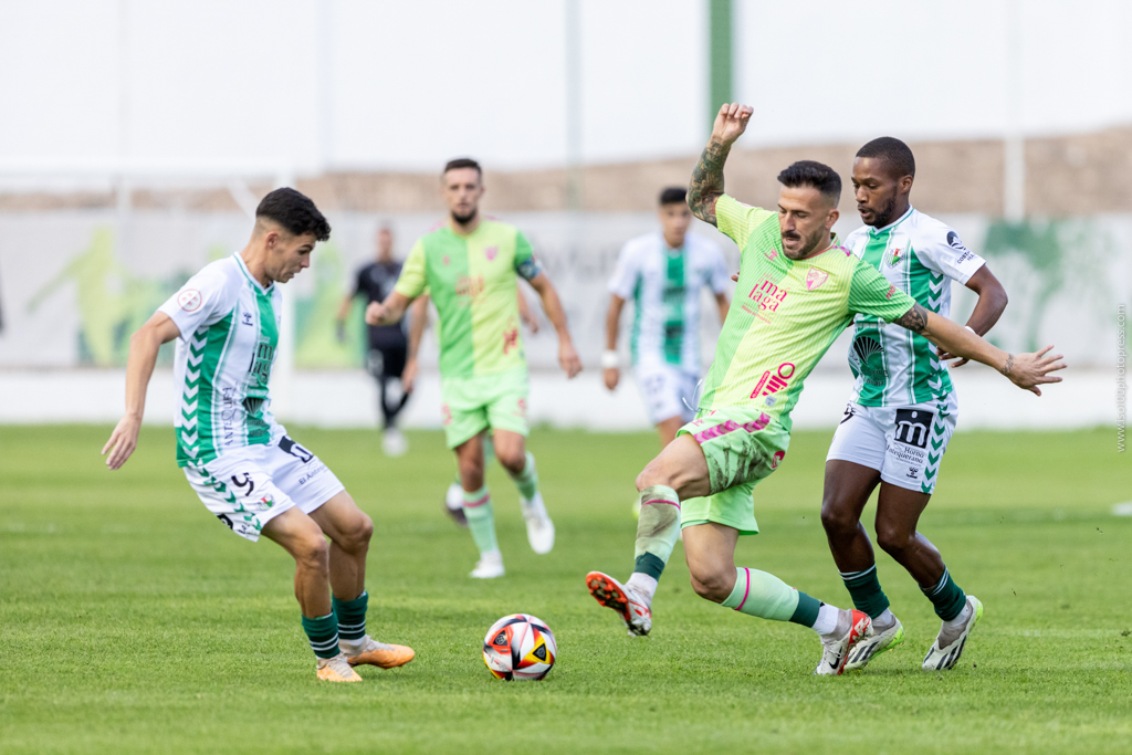iso100photpress's tweet photo. ⚽ #FUTBOL | @AntequeraCF 0⃣-2⃣ @MalagaCF.

🗞️ "El Málaga CF hace los deberes en el derbi malagueño“.

🏆 Jornada 10 - Primera #RFEF (Grupo 2).

📷 Todas las imágenes en nuestra web: https://t.co/GL4zFcsVDt

#AntequeraMálaga #DerbiMalagueño https://t.co/bp3BGuzeI4
