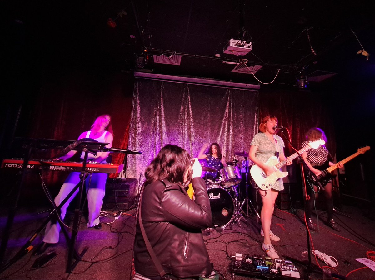 #musictourism #NewCross #guitar grrrls ROCK!

@Bugeyeband being photographed by Dill of @thebandcolossus 

Sceeeeeeeeenes, bands! @TheAmershamArms for #artfulfest