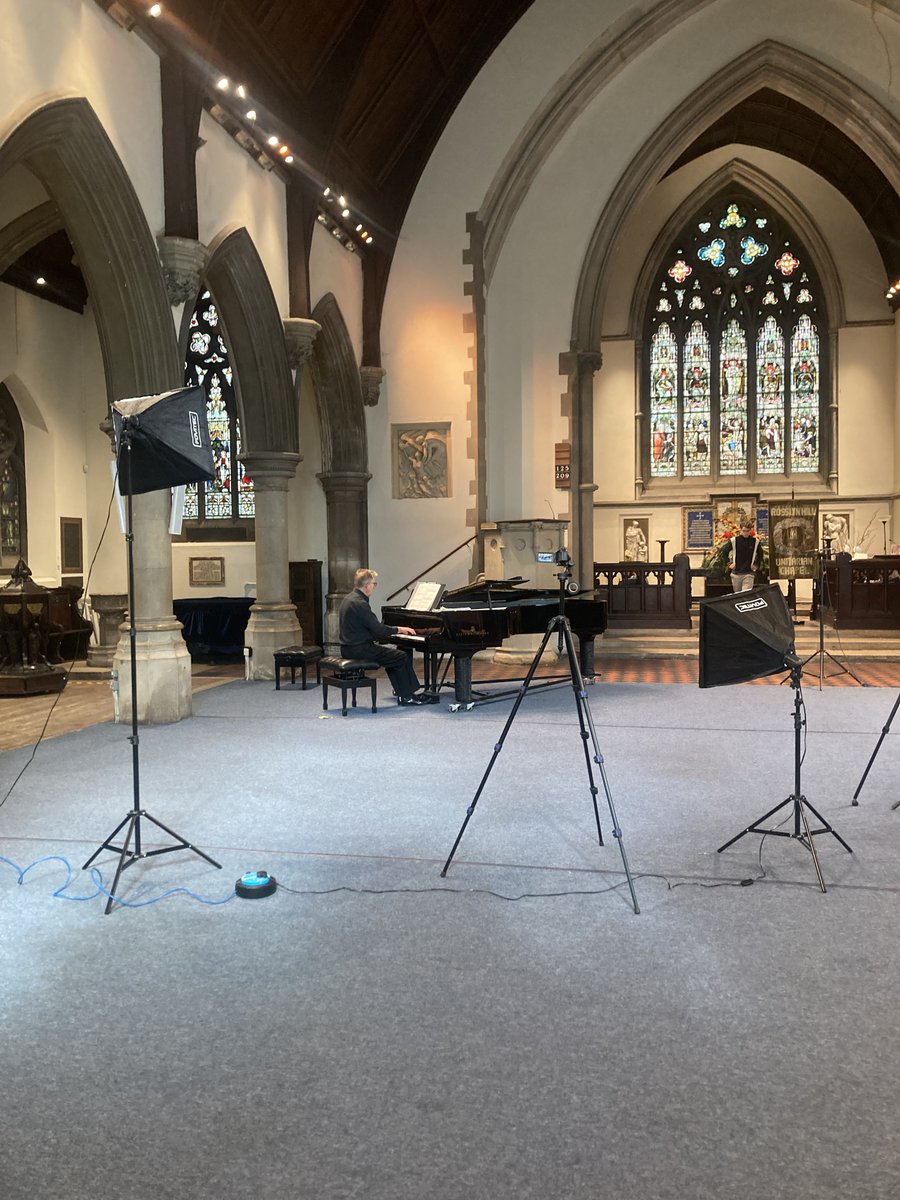 HoxaMusic's tweet image. Great video opera sessions at Rosslyn Chapel with Kate Milner Evans and Richard Peirson making the acoustic bloom :) #ClassicalMusic #schoeps #sounddevices