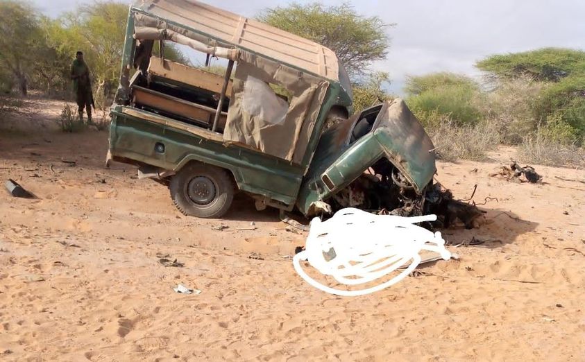 KisiaNzuki's tweet photo. 1. Kisii County Governor Simba Arati blocked from accessing his office by GSU officers.

2. Two GSU officers reported dead, four others sustained serious injuries after the vehicle they were using to report on duty to man the KCPE & KPSEA examinations stepped on a landmine at Ege-Dam along Daadab-Garissa road.

3. ____________ (Blocking bandits is where they draw the line).

Sad day in Kisii and Ege-Dam.