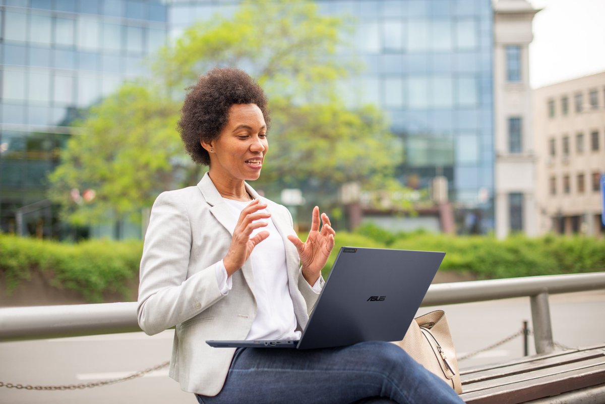 TeknoTalkWeb's tweet image. Yeni ASUS ExpertBook B5, artık ASUS E-Store’da - teknotalk.com/yeni-asus-expe… @asusrogturkiye #expertbookb5 #asusestore