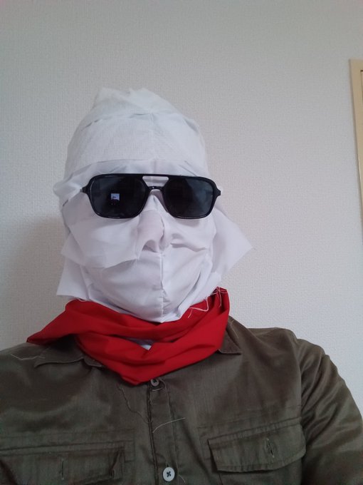 透明人間…と言うには苦いな() ミイラ男なら通るか、肌はほぼ完全に隠したし アメ村見てこよ 心斎橋のHUBに行くのが本命だけど  土日は多かったけど、今日明日は平日だしまだ多いか減ってるか予測が難しい所さん…