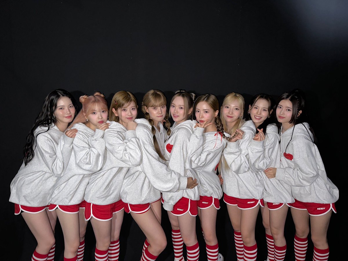 with_u_rima's tweet photo. NiziU!韓国デビューおめでとー!!!!
韓国での活動を日本から見守ってるよ!!
いつか会いに行く!!
これからも9人でファイティン!!
9人なら大丈夫!!
NiziU大好きだよー!!!💓
ずっとずっと応援してます🌈
#NiziU
#NiziU_Press_Play
#NiziU_韓国デビュー
#AlwaysbewithU https://t.co/GLU693GkTJ