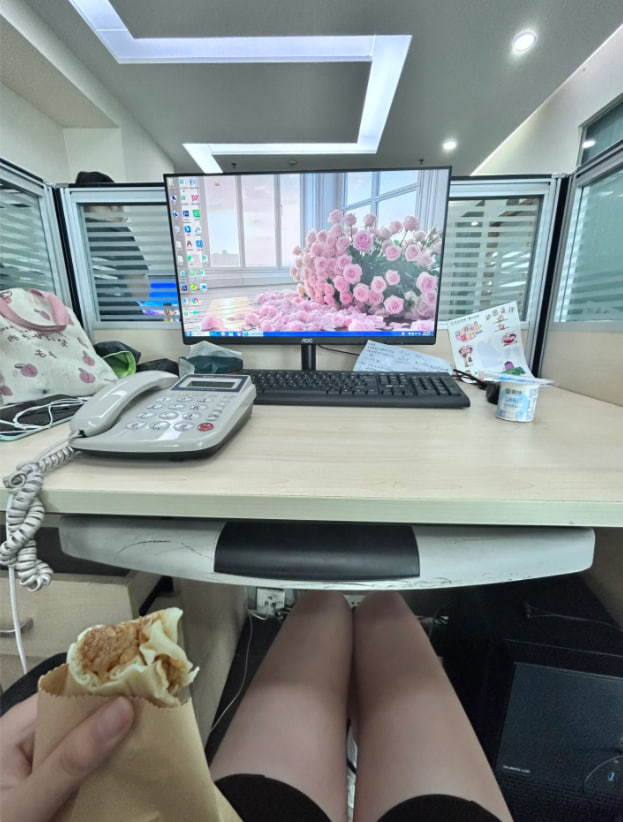 I had a great weekend, and when I got back to work, I didn't even have time for a break😑😑 
#Try