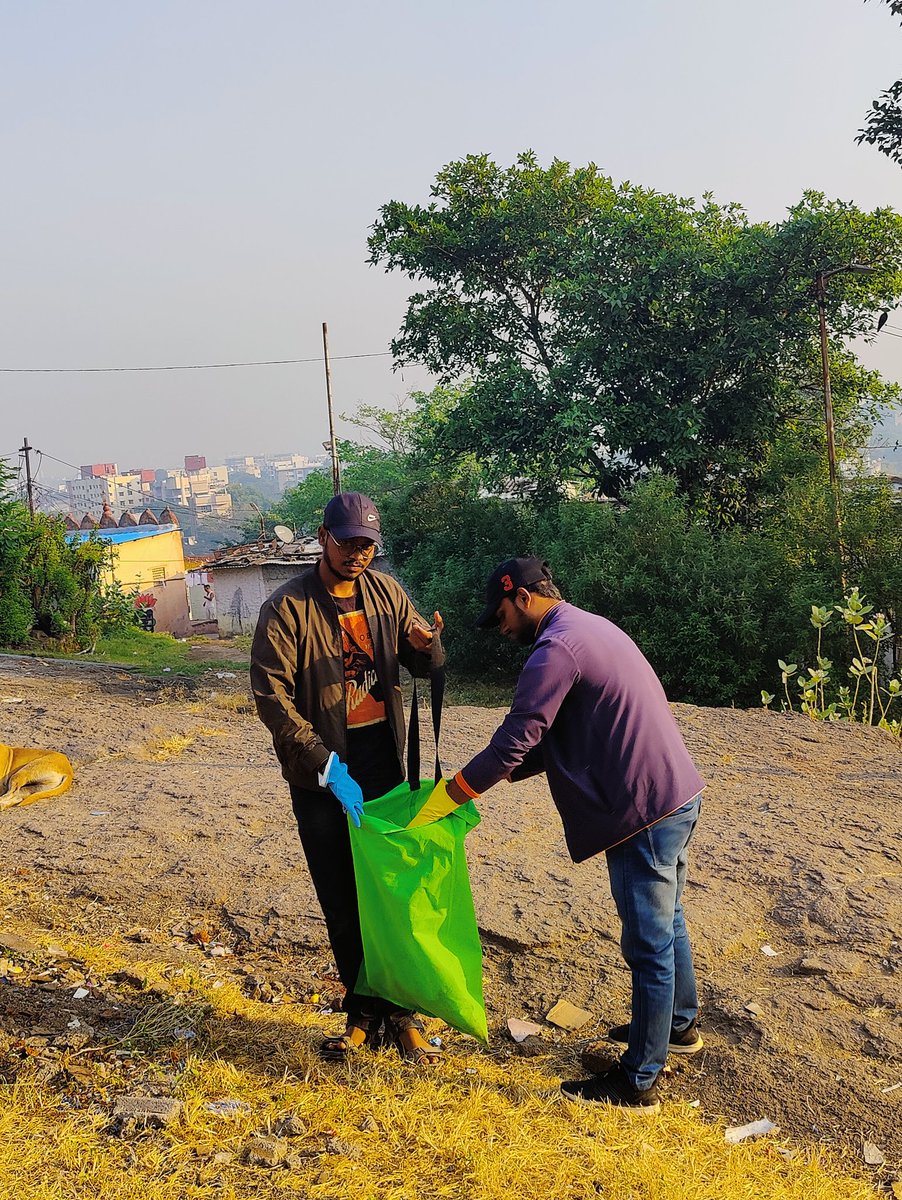 puneploggers's tweet image. Drive No : 417
Cleaning up Parvati one step at a time! We're proud to share that our recent plogging drive resulted in 14 bags filled with plastic waste

Join us every weekend @puneploggers

#cleanupdrive #cleanliness #plogging #nature #environnement #noplastic #saveearth #earth