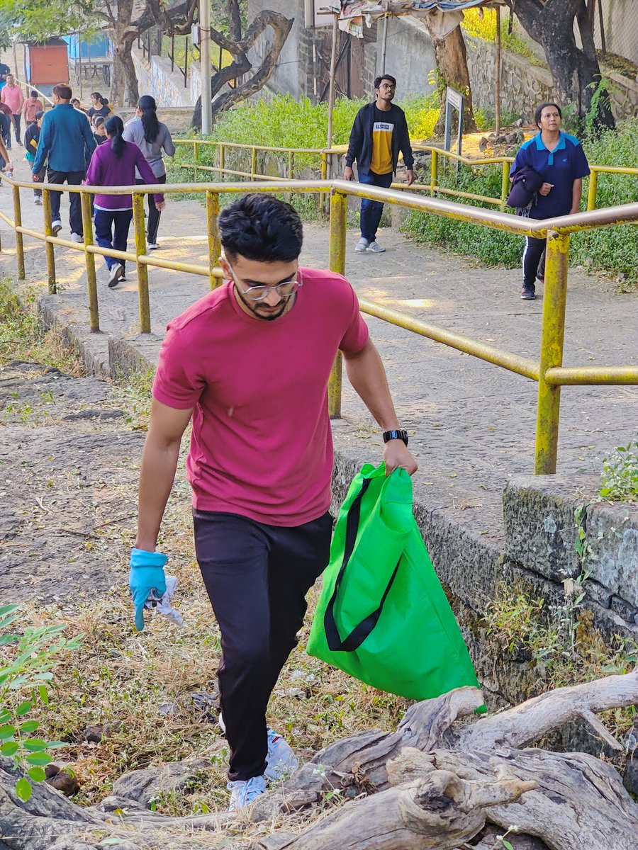 puneploggers's tweet image. Drive No : 417
Cleaning up Parvati one step at a time! We're proud to share that our recent plogging drive resulted in 14 bags filled with plastic waste

Join us every weekend @puneploggers

#cleanupdrive #cleanliness #plogging #nature #environnement #noplastic #saveearth #earth