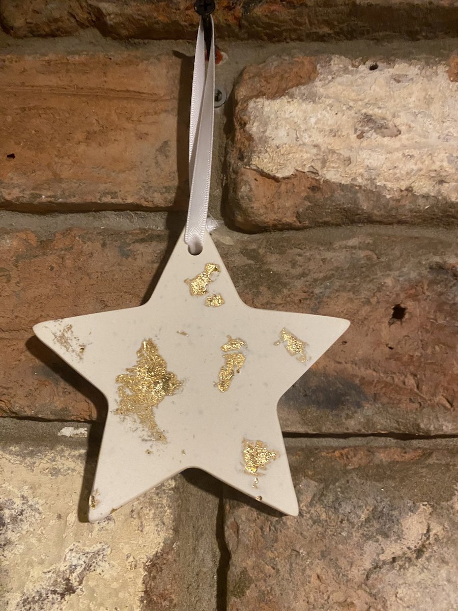 Busy making lots of memorials keepsakes these past few weeks
A beautiful gift for someone who has lost a loved one or a beloved pet. It’s a keepsake they’ll treasure forever
#UkMakers #Earlybiz #MemorialDecoration #AshesIntoStars #AshesKeepsake #UKGiftAM 

donshu45.etsy.com