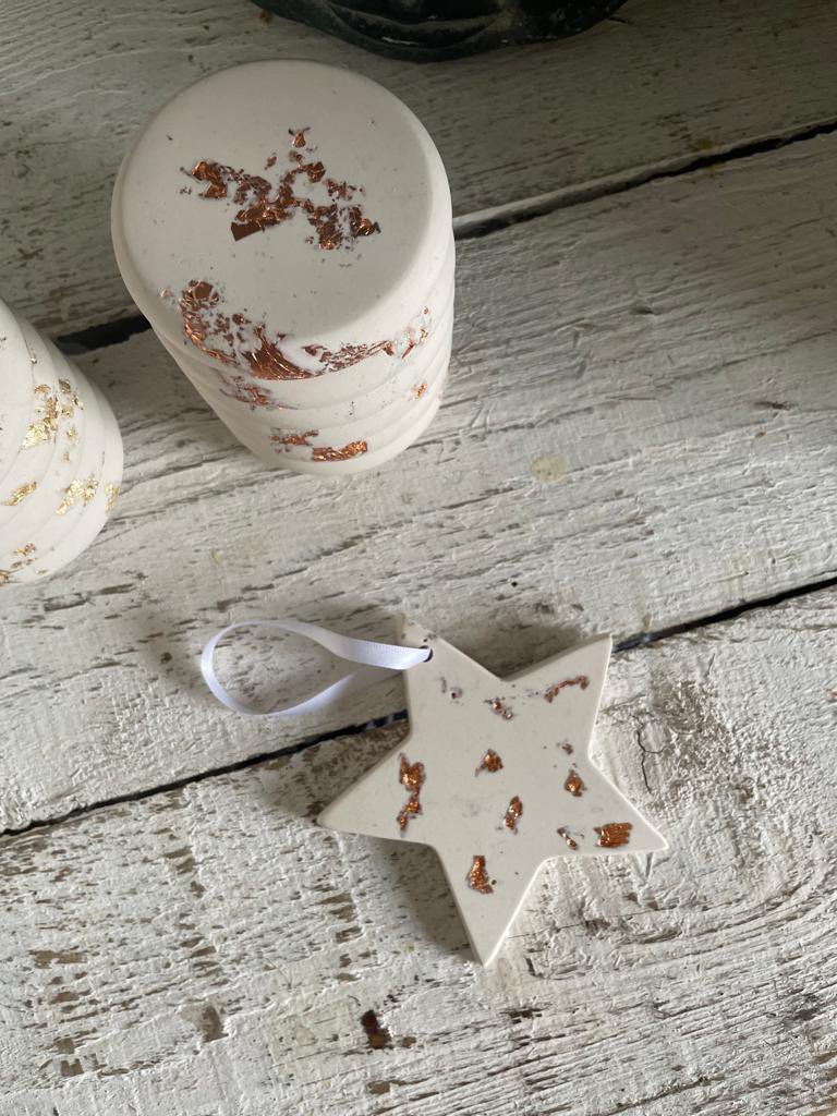 Donshu45's tweet photo. Busy making lots of memorials keepsakes these past few weeks
A beautiful gift for someone who has lost a loved one or a beloved pet. It’s a keepsake they’ll treasure forever
#UkMakers #Earlybiz #MemorialDecoration #AshesIntoStars #AshesKeepsake #UKGiftAM 

https://t.co/riyQYmQO8m https://t.co/PYzPEPZlTC
