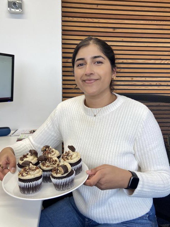 Happy Birthday to Ria! Delicious Kinder Bueno cupcakes made by Frances to celebrate - very tasty indeed but more practice is encouraged by the whole team to keep up standards... 😜 #birthdaycelebration #birthdaycake #mondaymotivation