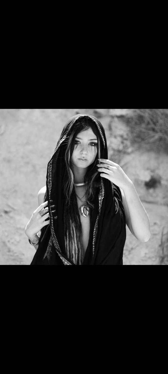 RIP Shani Louk

Möge die Welt in die du nun ein gehst, eine weit weit bessere sein, als die  dir zu letzt zu teil wurde