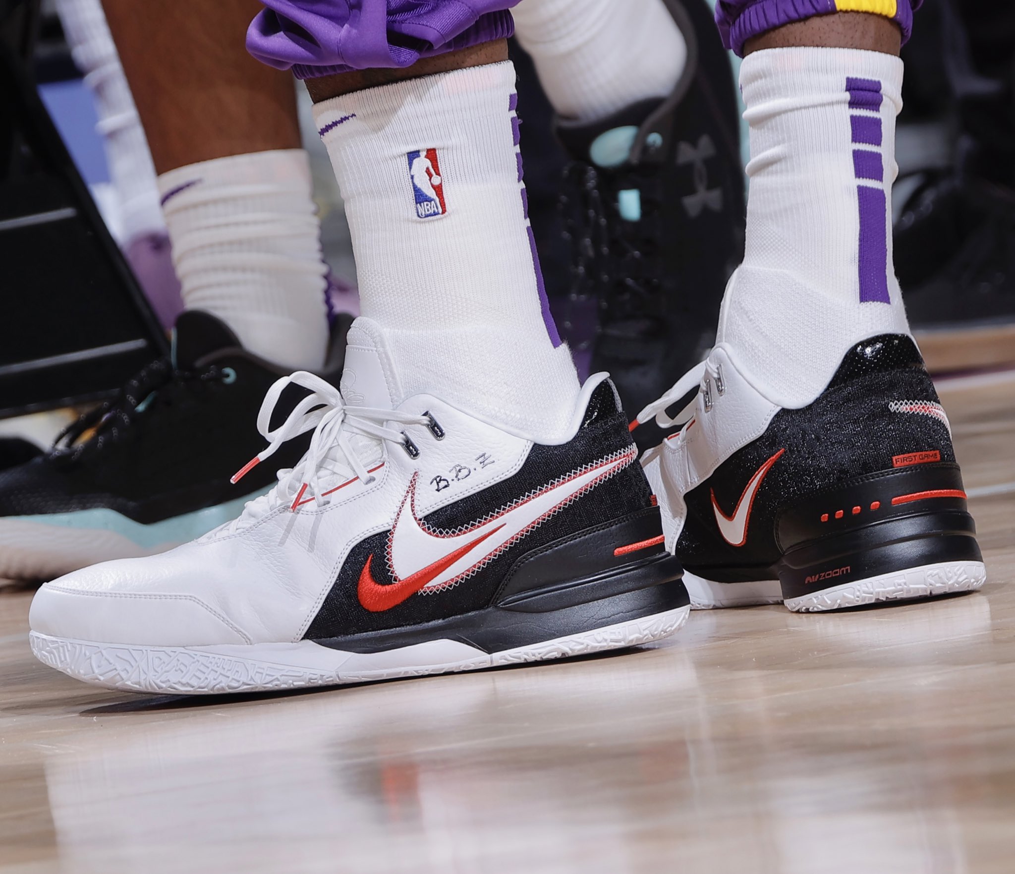 Azg lebron top