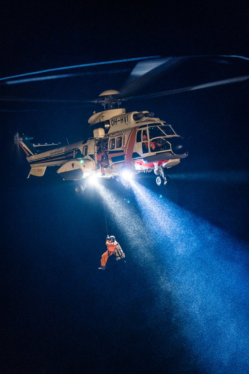 Suomenlahden merivartiosto harjoittelee yhdessä Vartiolentolaivueen kanssa merellisen suuronnettomuuden pelastustoimia. Harjoittelu luo valmiutta. <a href="/Merivartiosto/">Merivartiosto - SLMV</a> <a href="/rajaheko/">Vartiolentolaivue</a> #meripelastus