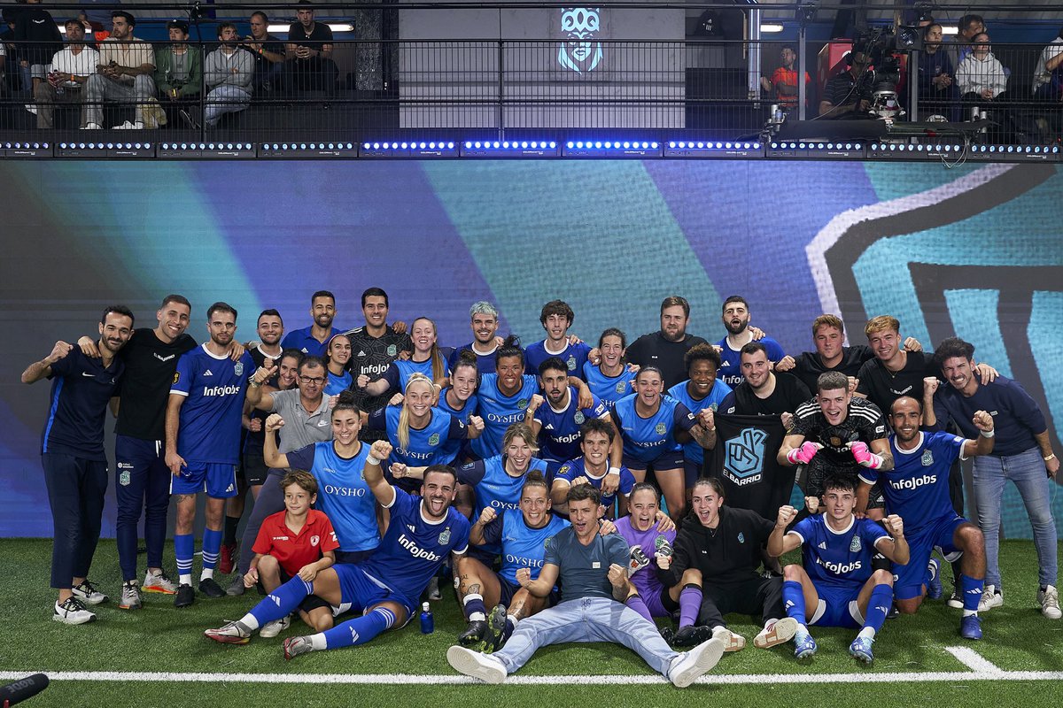 andrealunaa9's tweet photo. FAMILIA, primera victoria de la kingdom Cup @KingsLeague 💪🏽💙💙 https://t.co/2hsIK2H84u