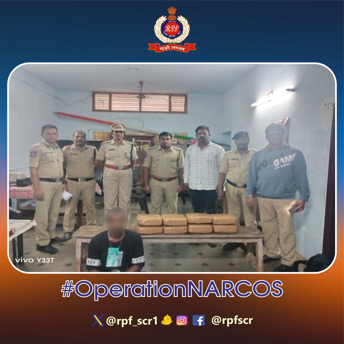 rpf_scr1's tweet photo. A joint team of #RPF & #ProhibitionAndExcise #Vikarabad while conducting checks in train No.11020 arrested 01 Drug Peddler with seizure of 16 kgs Dry Ganja worth 16.00 lakh. #OperationNARCOS.
@RPF_INDIA @SCRailwayIndia @RailMinIndia https://t.co/vAx9SbcJUY