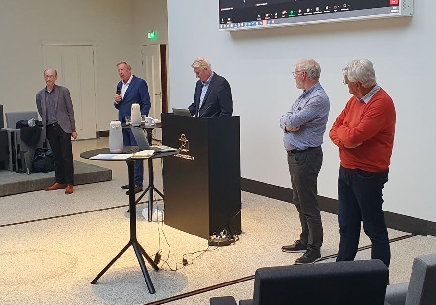 <a href="/IMAGE_PBL/">IMAGE model</a> <a href="/DetlefvanVuuren/">Detlef van Vuuren</a> <a href="/janrotmans/">Jan Rotmans</a> <a href="/LeenHordijk/">Leen Hordijk</a> Shared lessons <a href="/IMAGE_PBL/">IMAGE model</a>:
➡️ Mind boundaries and interactions (Leen)
➡️ Publish! (Rik)
➡️ ..But don't make it main calling: seek relevance (Tom)
➡️ Support next gen sci at IPCC (Rik)
➡️ Look at social legitimacy (Jan)
➡️ Become activist &amp; maintain sparkling optimism! (Jan)