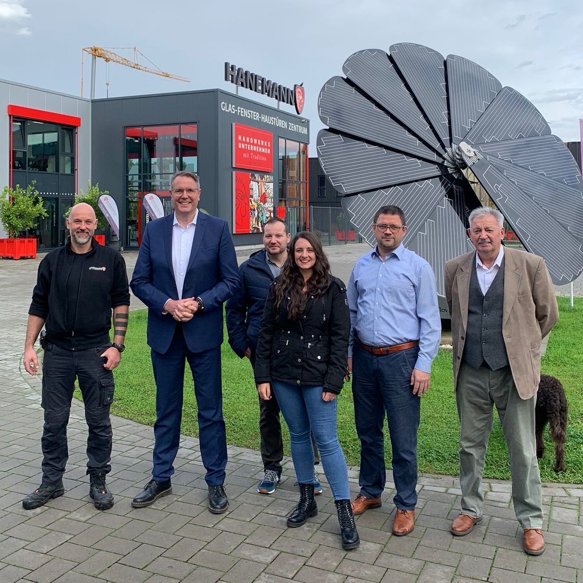 TransformRLP's tweet image. Arbeitsminister @Alex_Schweitzer besuchte heute mit den #Transformationsbegleiter​n den Traditionsbetrieb Hanemann Glas- und Fenstertechnik in #Speyer: Ein digitales Mindset der Beschäftigen ist in der #Transformation genauso wichtig wie die Infrastruktur. #transformRLP