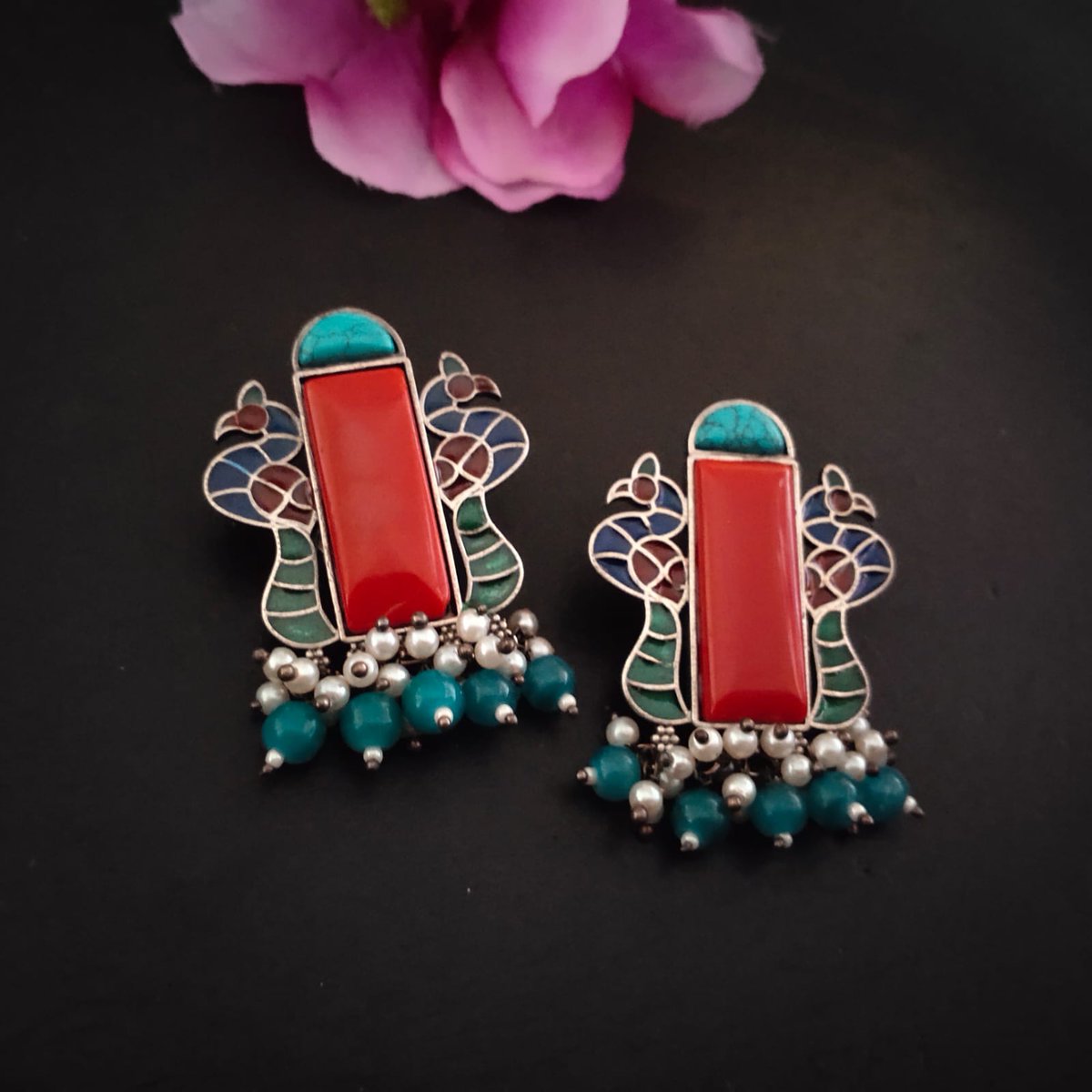 whatsinmytrunk's tweet image. Embrace the allure of oxidized jewelry, a fusion of tradition and modern style. 🌟💎 #OxidizedElegance #TimelessBeauty #ArtistryInMetal"
Visit our website at whatsinmytrunk.com