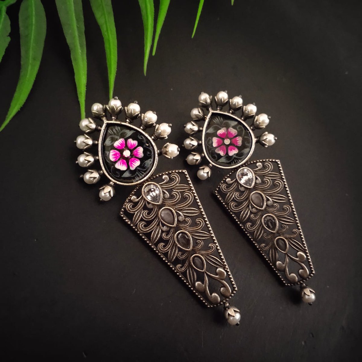 whatsinmytrunk's tweet image. Embrace the allure of oxidized jewelry, a fusion of tradition and modern style. 🌟💎 #OxidizedElegance #TimelessBeauty #ArtistryInMetal"
Visit our website at whatsinmytrunk.com