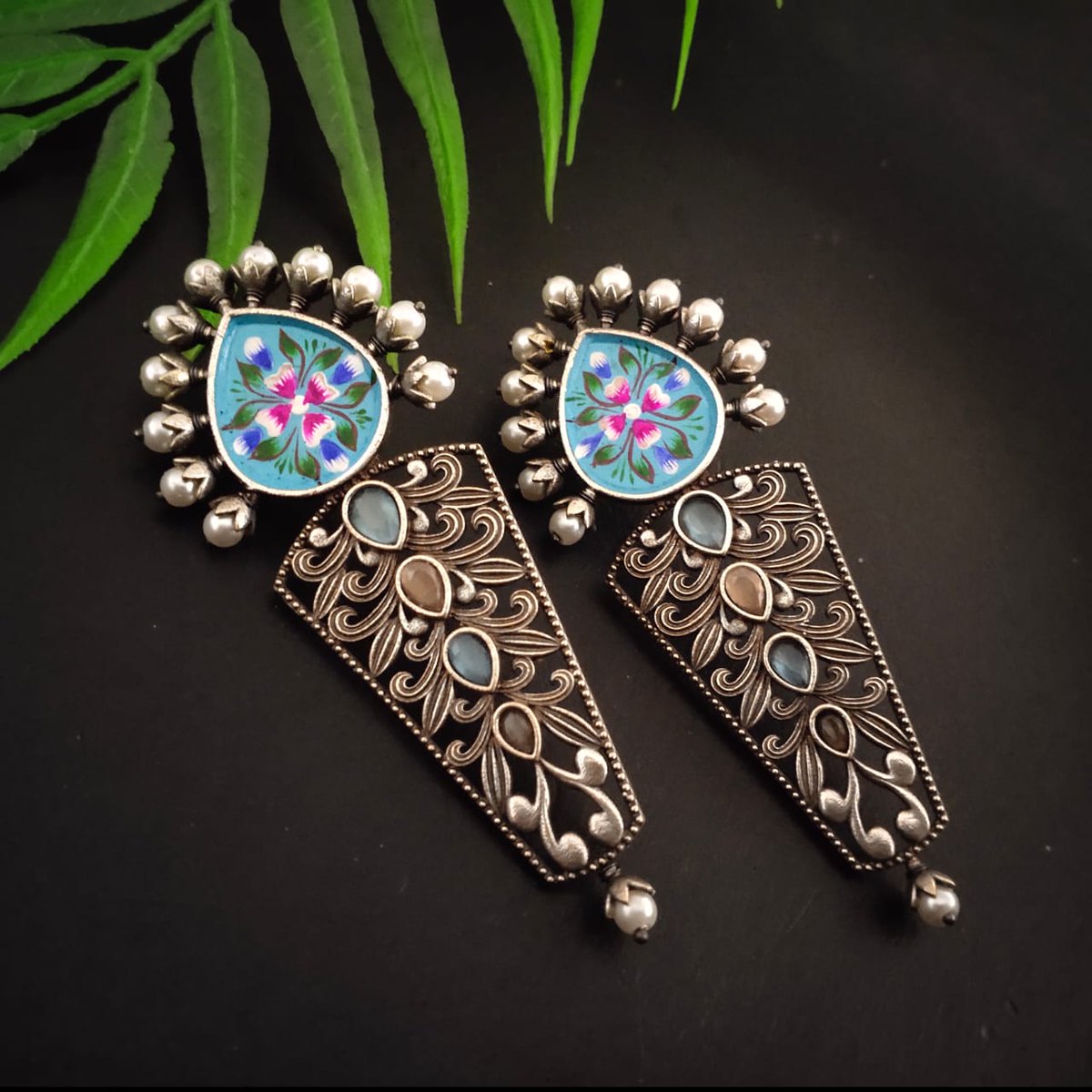 whatsinmytrunk's tweet image. Embrace the allure of oxidized jewelry, a fusion of tradition and modern style. 🌟💎 #OxidizedElegance #TimelessBeauty #ArtistryInMetal"
Visit our website at whatsinmytrunk.com