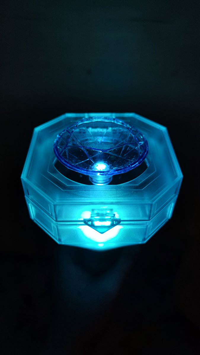 _agustdyy_'s tweet photo. wts | lfb 

anyone willing to buy po? TREASURE OFFICIAL LIGHTSTICK. good condition, never been used. bought for 2,500 but willing to sell 2,000 (negotiable po if sure buyer)

- payment first po
- more pictures to be sent upon request.
- dm 📩
- rfs: need funds

#TREASURE https://t.co/IfwkL2DWgF