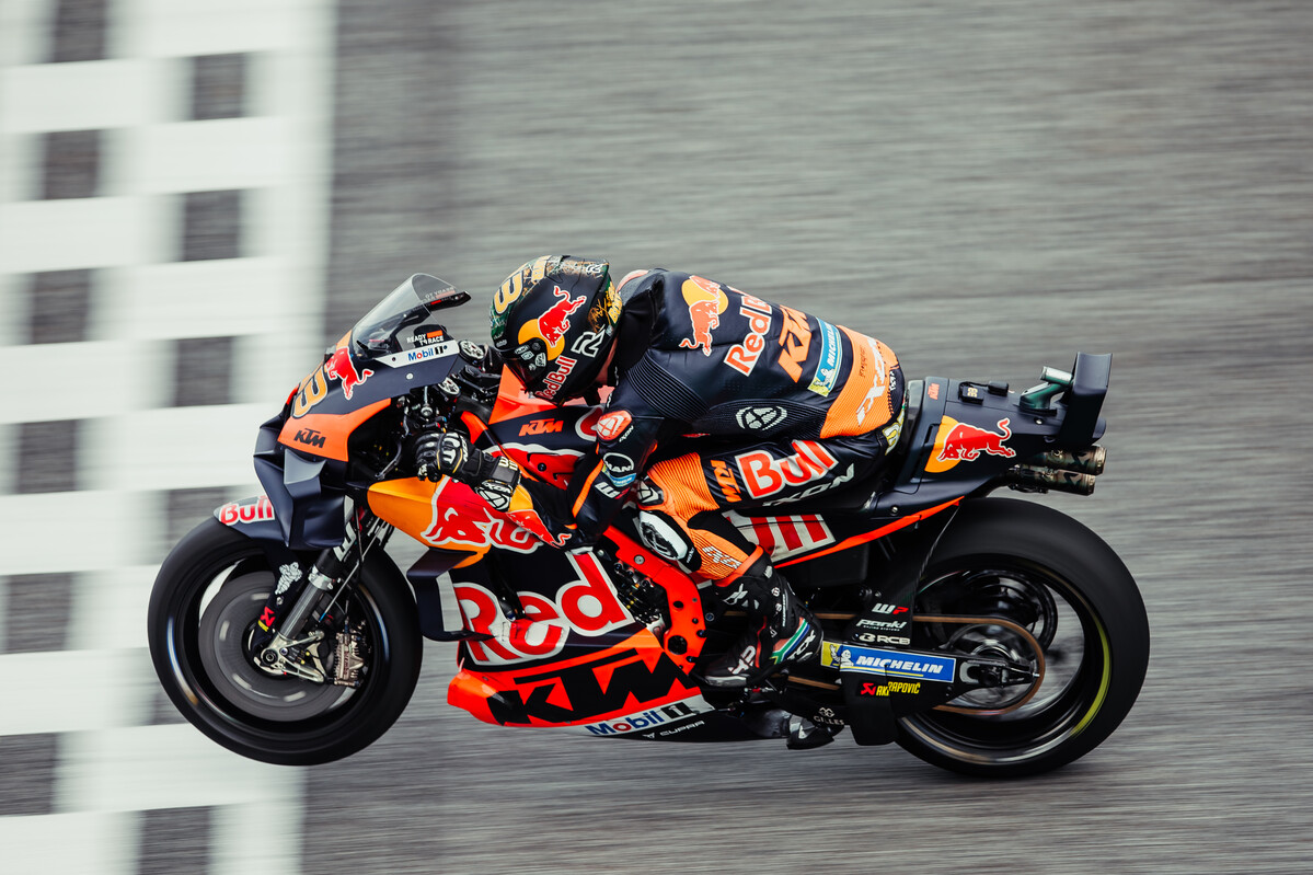 ||| El mundo visto desde mi KTM ||| 

Binder acaba a 0,1 segundos de la P1 en MotoGP y Acosta P2 en Moto2

prokitespain.com/index.php/moto…

#KTM #RedBull #BradBinder #JackMiller #PedroAcosta #Chang #Tailandia #AlbertArenas #DenizÖncü #JoseRueda #DanielHolgado