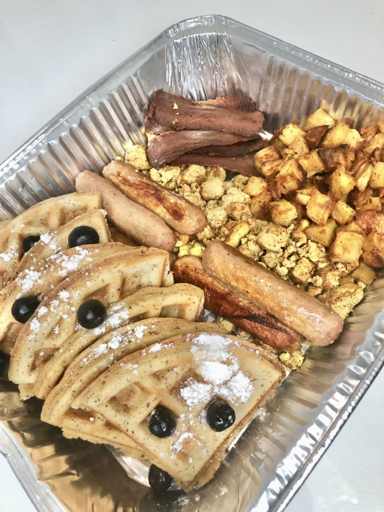 Some pictures from Sunday brunch 🥰

🫐Vegan Blueberry waffles
💛Tofu scramble
🌭<a href="/RichmondFoods/">RichmondFoods</a> meat free sausages
🥓 This Vegan Bacon Rashes
🥔 Breakfast potatoes 😍😍
#vegan