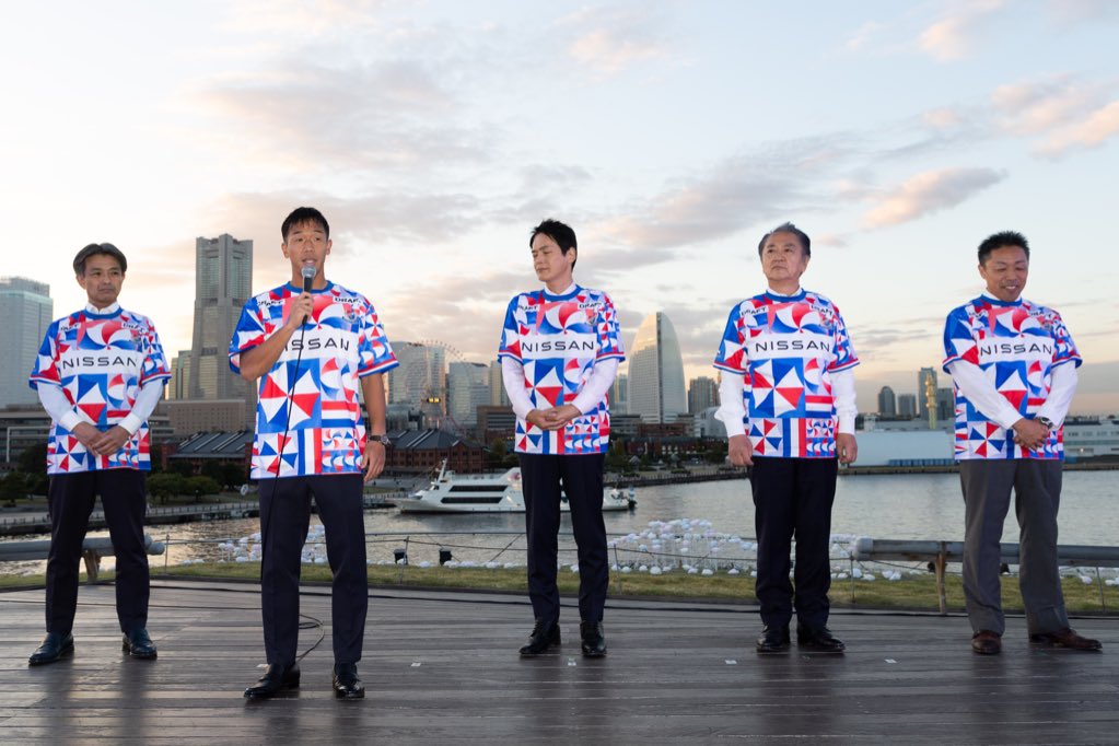 prompt_fmarinos's tweet photo. 横浜大さん橋で、Jリーグ終盤戦にむけ #出港式 を開催！

山中横浜市長、上地横須賀市長、古谷田大和市長から各市を代表して心強いエールをいただきました！#fmarinos に関わる���ての人とより一丸となり闘っていきます✊

11/12の試合は #トリパラユニ 付き！
🎟️好評販売中▶︎https://t.co/FYDhqJlgA0 https://t.co/WKeewD6Ywq