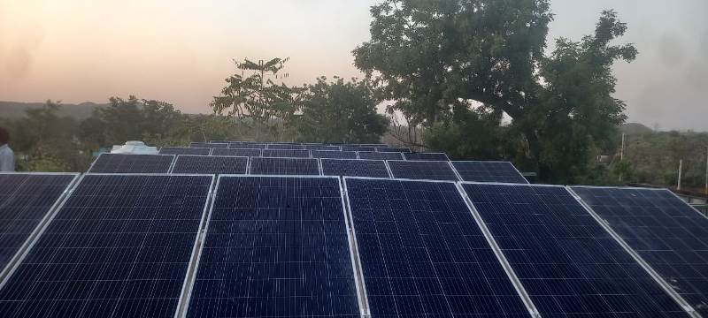 drmcrngp's tweet photo. Adhering to Environment friendly practices under #SpecialCampaign3.0, Solar panel system, 10 KW capacity is installed at Taku Railway Station in Nagpur division of Central Railway. https://t.co/72W39wNAow