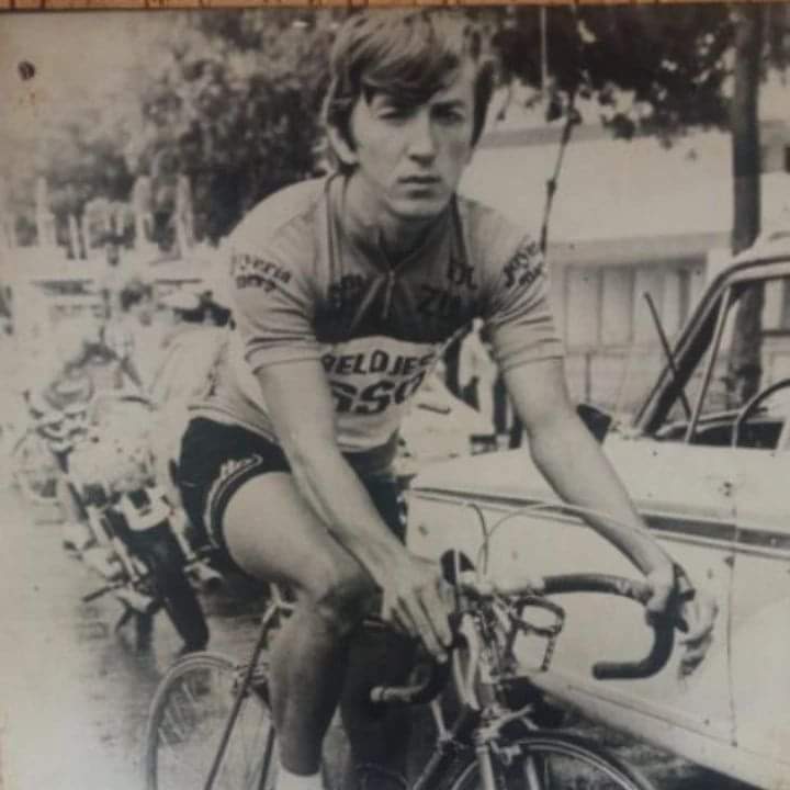 Gloria del deporte municipal... Eugenio Piwen campeón regional de ciclismo en la década de los 70S, e integrante del equipo de "Joyería Mery" junto a Alberto Colina, Pedro Zabala y Augusto Ríos.