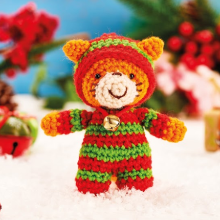Never did we think we’d see a kitty that looks so stylish in a crochet outfit, but this cutie proves us wrong! Adorning a stripy hat and jumper combo, our festive friend is made using the most basic of crochet stitches 🐱🎄🎁
.
Download the pattern at topcrochetpatterns.com