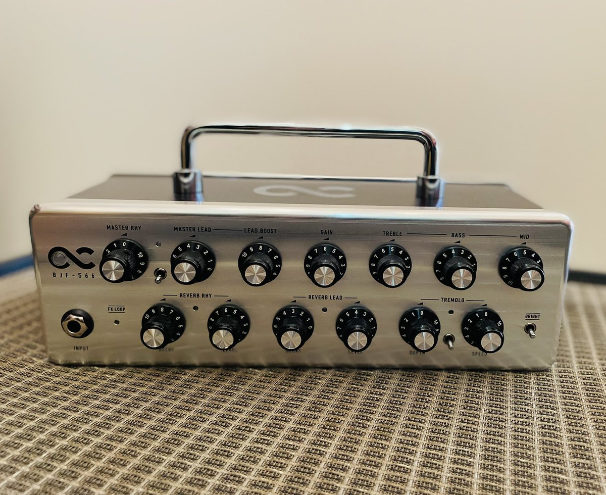 kchan_guitar's tweet image. One Control BJF-S66

久しぶりに感動レベルのアンプを入手。

幅26.5cm、重さ1.6kgとミニアンプみたいなサイズですが、普通にライブで使える音量と音質。真空管アンプではないけど、ちゃんと色気のある音です。

クリーンに特化したアンプってあまりないから助かる。

#ギターアンプ 
#onecontrol