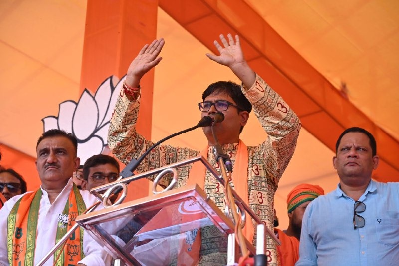 Manya_here's tweet image. The public is loving op for his amazing speeches and personality he is absolutely great man
#ओपी_है_तो_उम्मीद_है