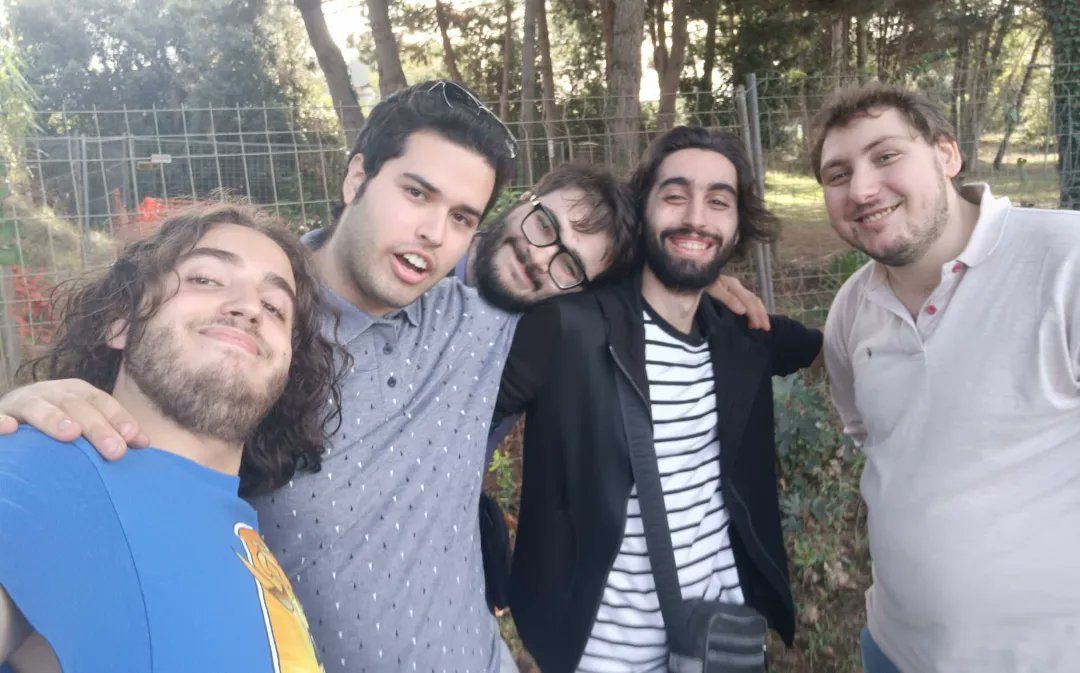 AnnonisulTubo's tweet photo. Sono in ritardo? No, sono terribilmente in ritardo ma ORA ci sono.

Ringrazio @LucacodeYT per avermi ospitato nella magica Ostia Lido, @Garukan2 per avermi supportato psicologicamente in una località sotto al Po e tutti i ragazzi che ho incontrato durante il compleanno. https://t.co/U2H9cu89Ak