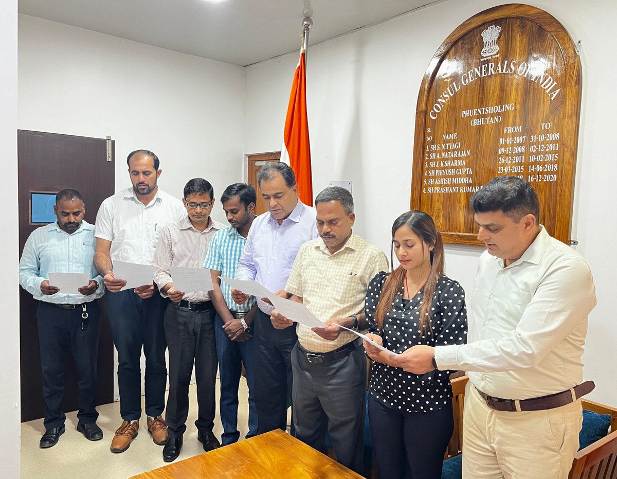Consul General administered the Integrity Pledge to the officials of CGI Phuentsholing today as part of the Vigilance Awareness Week from 30 October to 5 November 2023. #SayNoToCorruption #IntegrityPledge #VigilanceAwarenessWeek