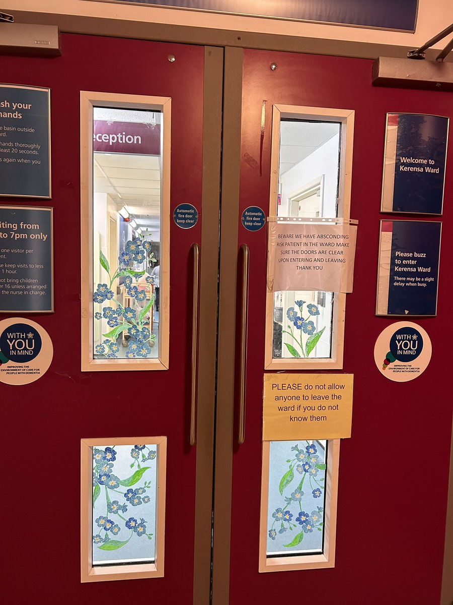 Thanks to <a href="/RCHTMACTEAM/">RCHT MAC TEAM</a> for brightening up Kerensa Ward’s entrance with these forget me not flowers 🩵💙 #dementiacare