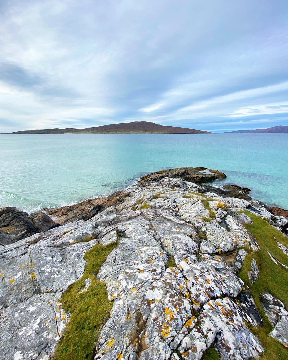 #luskentyre #taransay #scotland #outerhebrides #visitscotland #scottishislands #westernisles #isleofharris #outerhebridescollective #visitouterhebrides #explorescotland #scottishcollective #islandlife #nature #beach #scotlandshots #scotlandtravel #scottishbeaches #scottishcoast