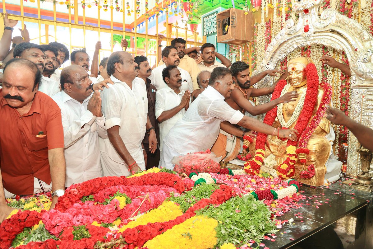 OfficeOfOPS's tweet photo. இந்திய தேசிய இராணுவத்திற்கு தமிழகத்திலிருந்து பெரும் படையை திரட்டி அனுப்பிய பெருமைக்குரிய மாபெரும் தேசியத் தலைவர் பசும்பொன் முத்துராமலிங்கத் தேவர் திருமகனார் அவர்களின் 116-வது பிறந்தநாள் மற்றும் குருபூஜையினை முன்னிட்டு, பசும்பொன்னில் அமைந்துள்ள தேவர் திருமகனார் அவர்களின் நினைவிடத்தில் மலர்தூவி மரியாதை செலுத்தினேன்.
