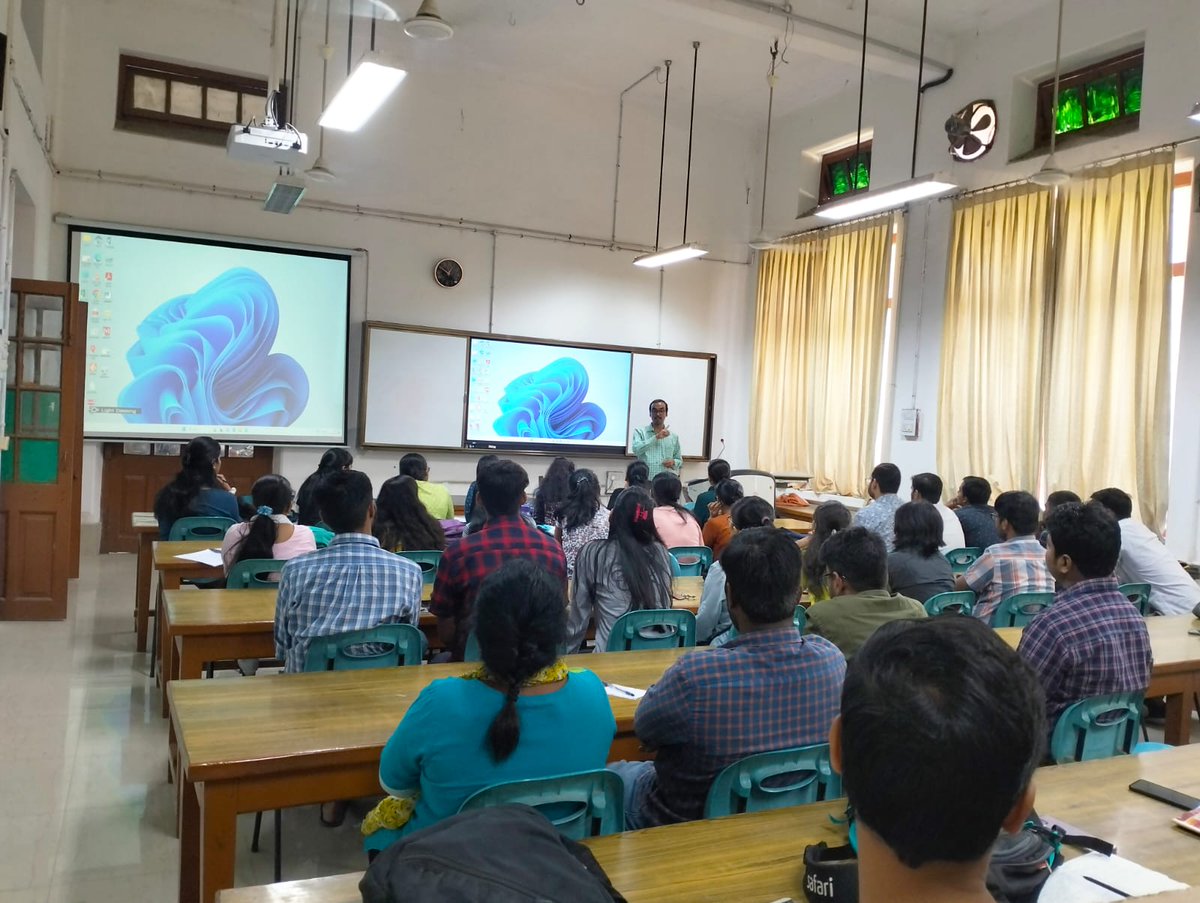 AmitavaRakshit3's tweet photo. #StudentMatters Focusing on preparing the students of Plant Pathology,@directoragbhu take on the perceptions on teaching-research nexus their expectations appraising 👭welfare policies @bhupro & beyond the📖activities providing them with the edge @dsw_bhu @BhuUpdate @deanagbhu https://t.co/eDaKrH73D6