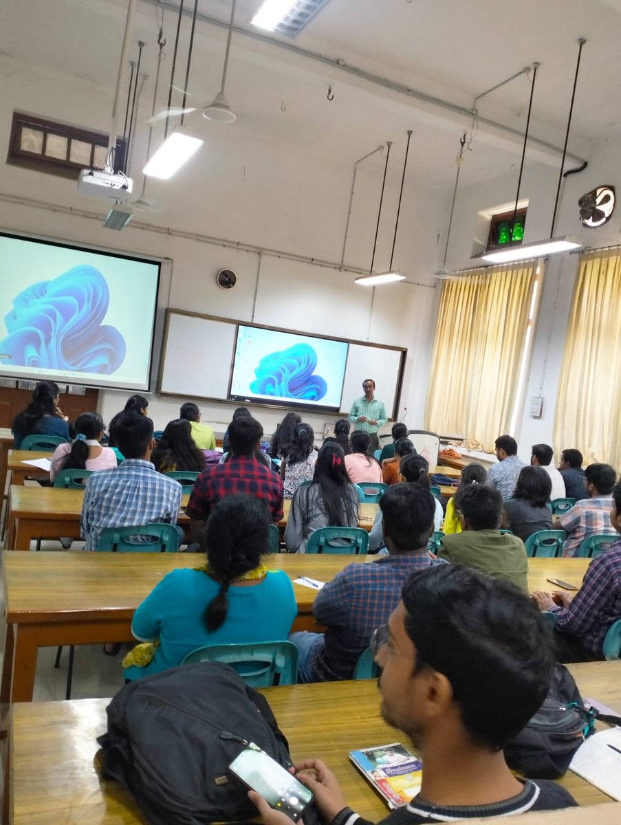 AmitavaRakshit3's tweet photo. #StudentMatters Focusing on preparing the students of Plant Pathology,@directoragbhu take on the perceptions on teaching-research nexus their expectations appraising 👭welfare policies @bhupro & beyond the📖activities providing them with the edge @dsw_bhu @BhuUpdate @deanagbhu https://t.co/eDaKrH73D6