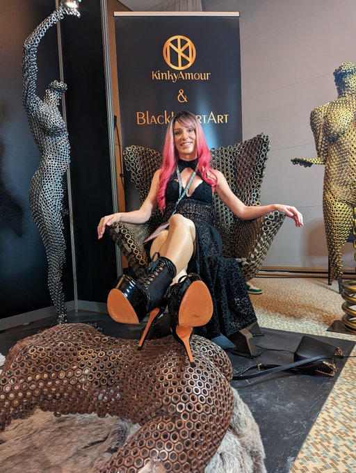#Kinkyamour #blackheartart Wahnsinn was aus Schraubenmuttern m&ouml;glich ist.   https://t.co/QeahqF4SHk 🔩⚙️  #venusberlin<a href="/tag/kinkyamour"class="tags">#Kinkyamour</a><a href="/tag/blackheartart"class="tags">#blackheartart</a><a href="/tag/venusberlin"class="tags"><span>#venusberlin</span></a><a href="/tag/venus2023"class="tags"><span>#venus2023</span></a>