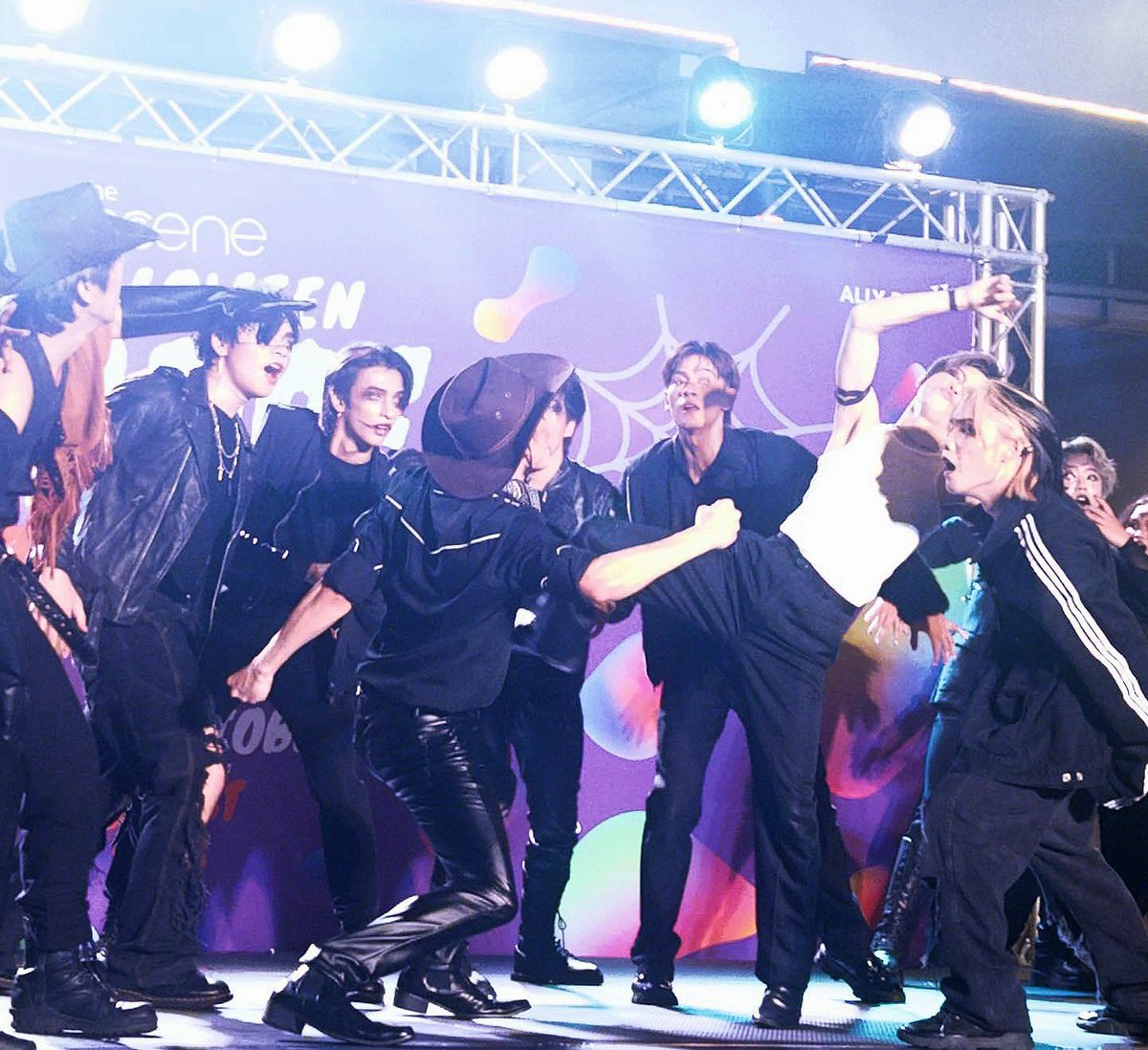 F_Killusion's tweet photo. จบไปแล้ว ซีซั่น Bouncy &amp; Halazia
โชว์เหนื่อยมาก แต่ก็สนุกมากเช่นกัน
ยิ่งเห็นคนดูสนุกไปด้วย ยิ่งมีความสุข
#Killusion cover Ateez https://t.co/evwFkovZod