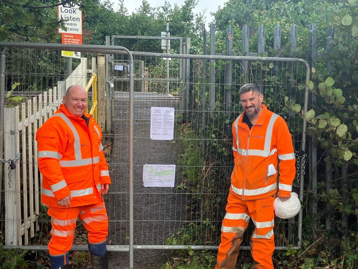 Taziker is currently working on-site in #Llanharan installing the innovative FRP Legacy Footbridge. As part of ground investigation works, Trenos level crossing, ranked as the 8th highest risk in pedestrian crossings in Wales, has now been closed👏

#PuttingPassengersFirst