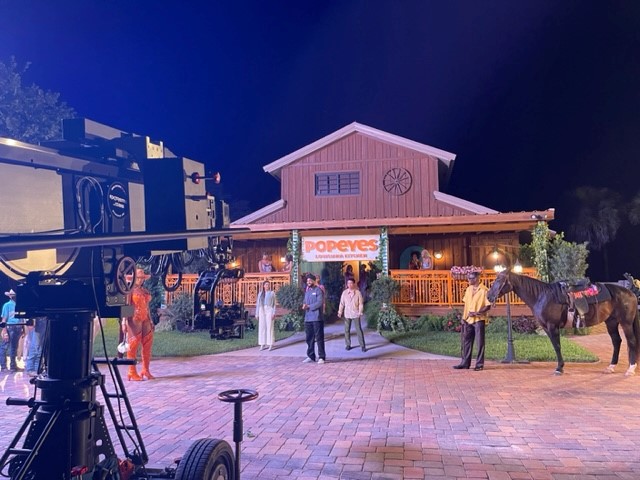 filmmiami_'s tweet photo. Check out the behind-the-scenes photos of our local crews filming a Popeyes Commercial in Miami-Dade County. #OurCounty #GlobalDestination #FilmedInMiami @MiamiDadeCounty
@JujuZanon @barbarabreves https://t.co/z3IPPnAK6o