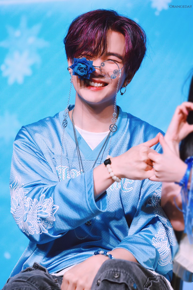 Vote for my blue boy...🙏

Please RT Qrt and reply with 👇

🎯 50 RTs = 50 votes

I vote #BuildJakapan for #PopGoldenAwards

<a href="/JakeB4rever/">BIU.</a>
#Beyourluve