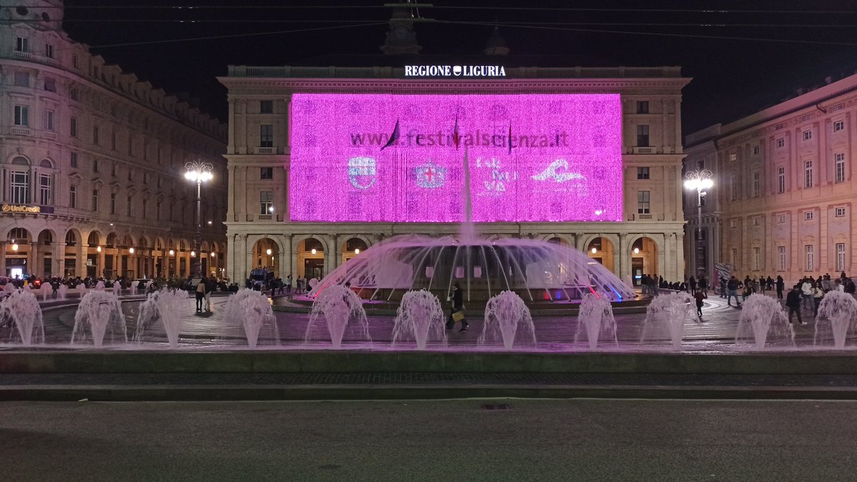 LightCap tweet media