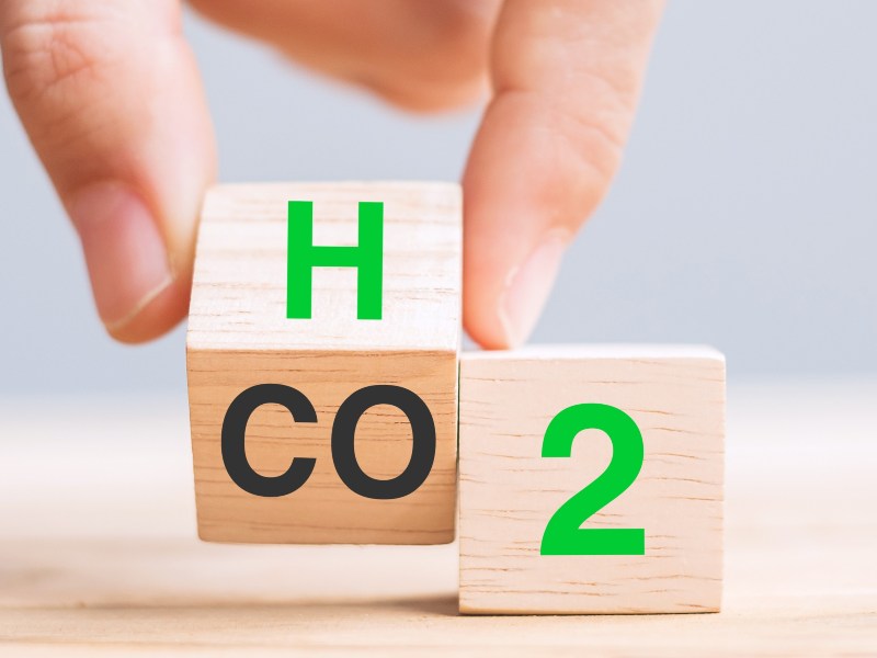 GenerationEnlit's tweet photo. Duke Energy said it will soon break ground on the first demonstration end-to-end system in the US to produce, store and combust 100% clean hydrogen.
@dukeenergy

Read more here:
https://t.co/dSfWgmZ2oZ https://t.co/WrCLsAffZs
