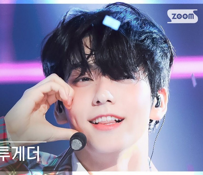 0w0_6u6's tweet photo. ㄷㄷㄷㄷㄷㄷ이게바로 모에의신께 사랑받는 투디씨피의 얼굴합이야. https://t.co/vvOiZlDXnR